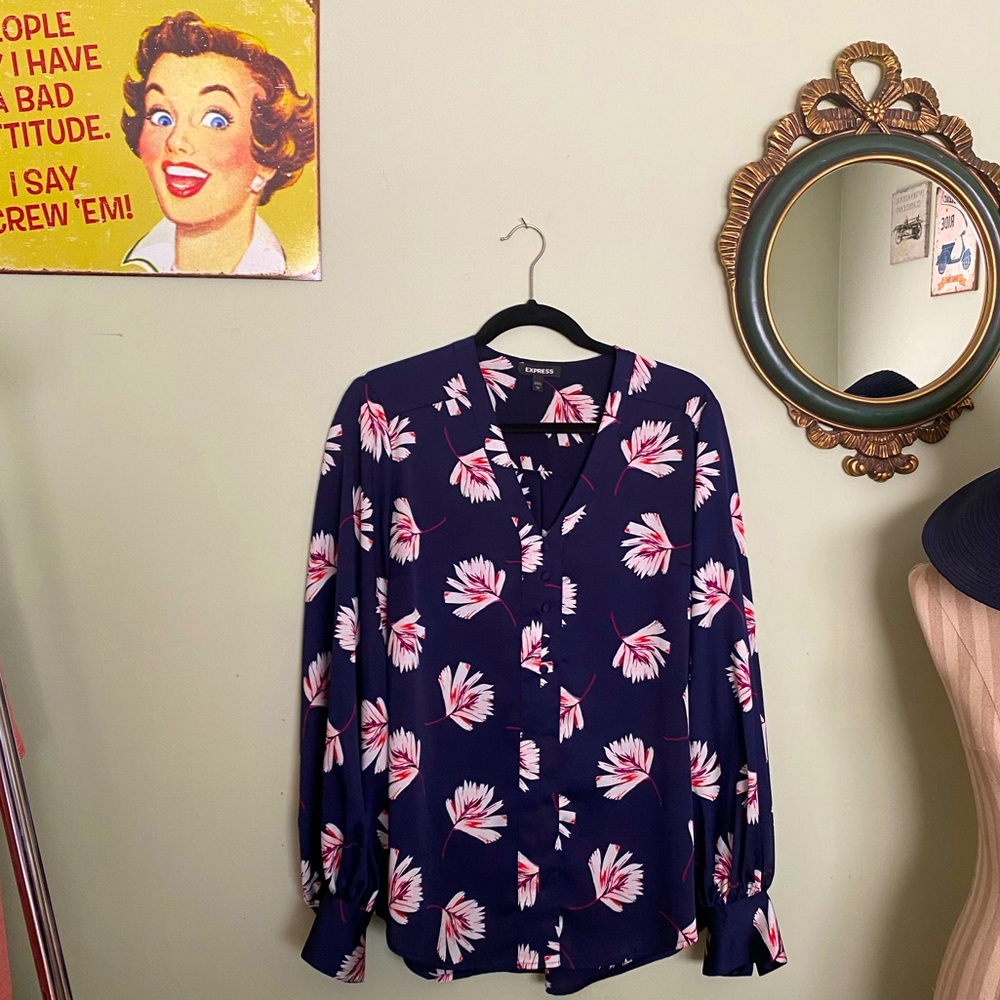 Pretty long sleeve blouse 🌸